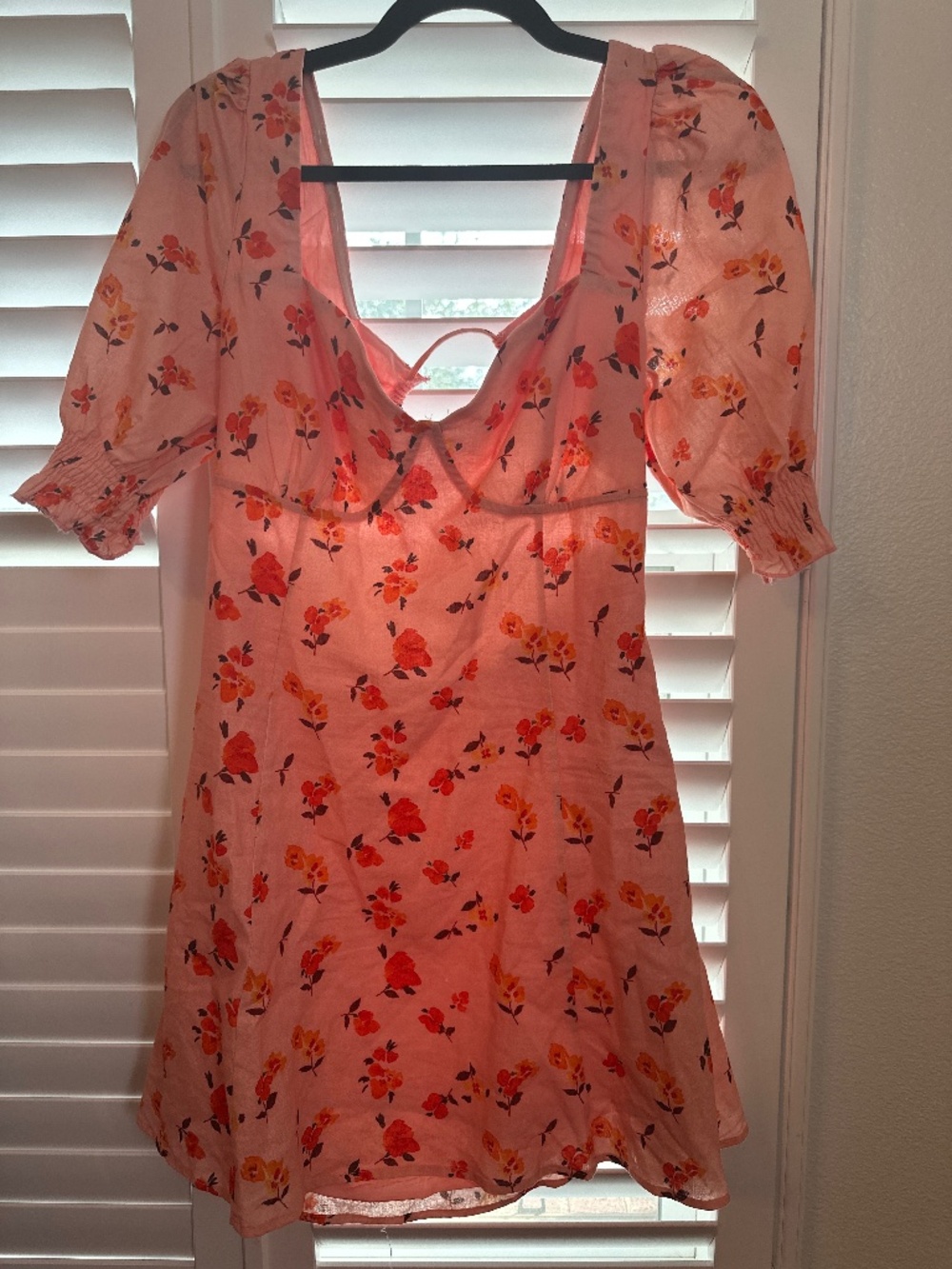 Show po backless mini dress